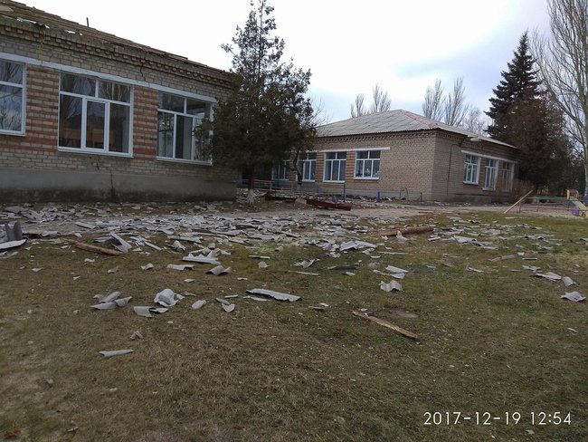 ГСЧС, полиция и военные ликвидируют последствия обстрела Новолуганского наемниками РФ, - Жебривский 06