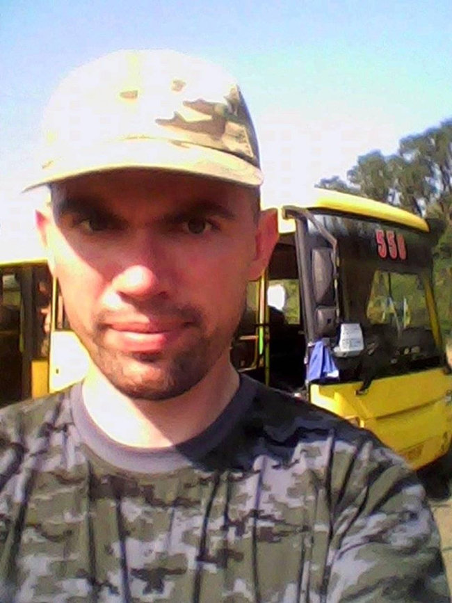 Старший стрілець Максим Петренко: Настав день, коли я дійсно повірив, що помру саме тут і зараз. Це була перша танкова атака на сили АТО 02