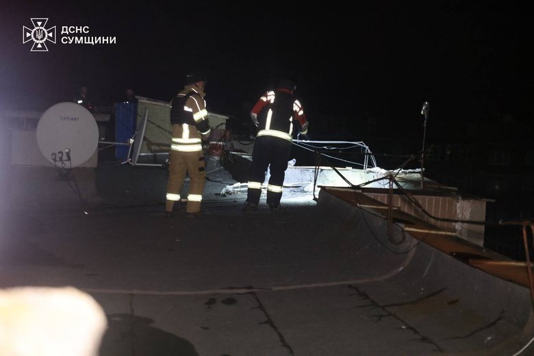 Атака на Сумы: беспилотник попал в жилой многоэтажный дом
