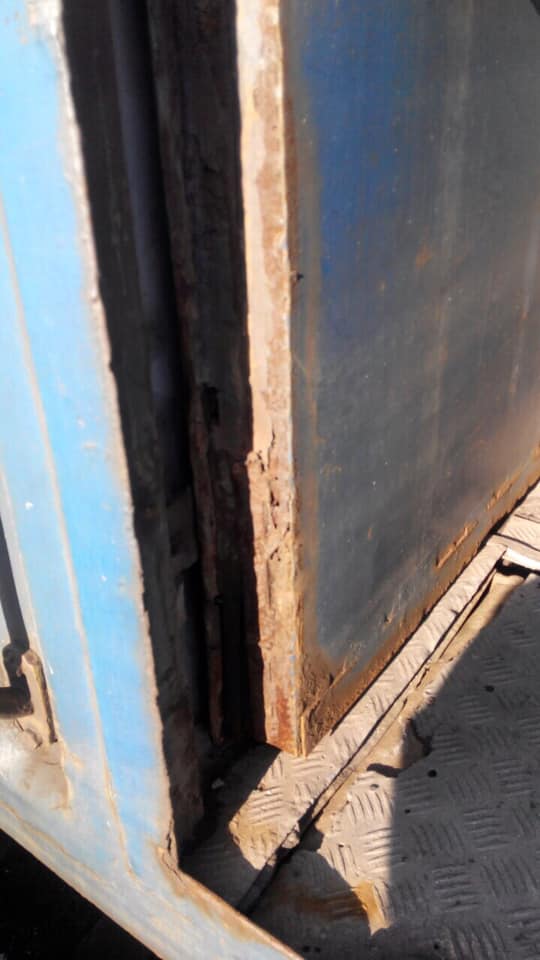 Грязь, ржавчина, клей на окнах: новый сезонный поезд Одесса-Ковель возмутил соцсети 15