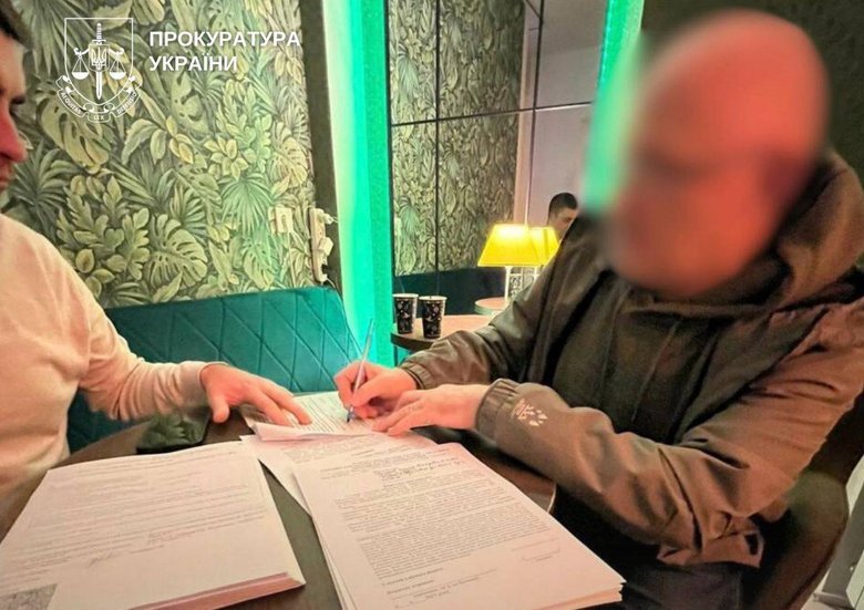 Предлагали лазерное оружие: мошенники обманули добровольца из США