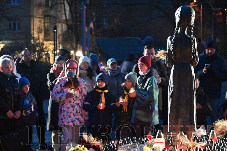 В Киеве почтили память жертв Голодомора 06