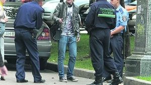 Милиционеры перешли на личности - выясняют, кто именно протестует под Радой