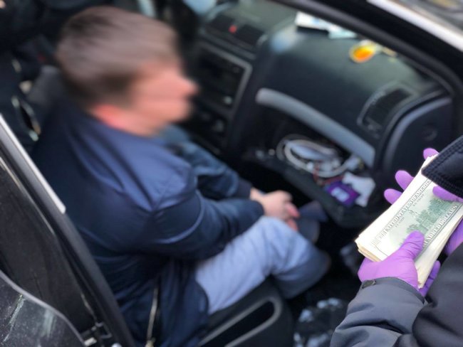 NABU caught SBU operative while receiving $47,500 in bribe 02