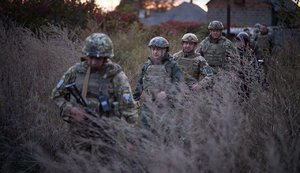 У разі вторгнення РФ буде сильна війна, кожен українець боронитиме свою землю. Постраждає і Україна, і РФ, і Європа. І всі програють, - Зеленський