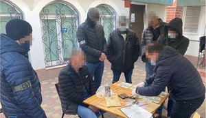СБУ о задержании фальшивомонетчиков в Киеве: В украинский валютный рынок бросили сотни тысяч поддельных "долларов" премиум-качества. ФОТОрепортаж