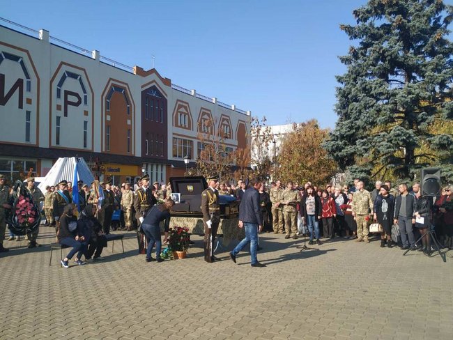 С погибшей на Донбассе Ярославой Никоненко простились в Миргороде 07 С погибшей на Донбассе Ярославой Никоненко простились в Миргороде 07
