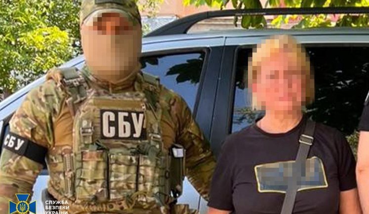 Затримано прихильницю окупантів, яка пропагувала "приєднання" Херсонщини до РФ, - СБУ. ФОТО