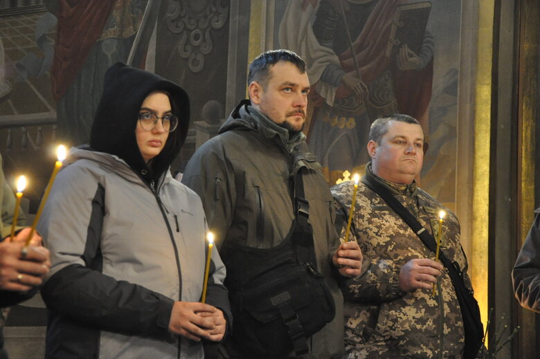 Пам’ятаємо!: у Києві вшанували подвиг Героїв Небесної Сотні 05