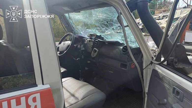 У Запоріжжі безпілотник РФ прицільно атакував автомобіль саперів ДСНС