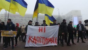 Акція "Ні капітуляції!" відбувається під Київською ОДА. ВІДЕО+ФОТОрепортаж