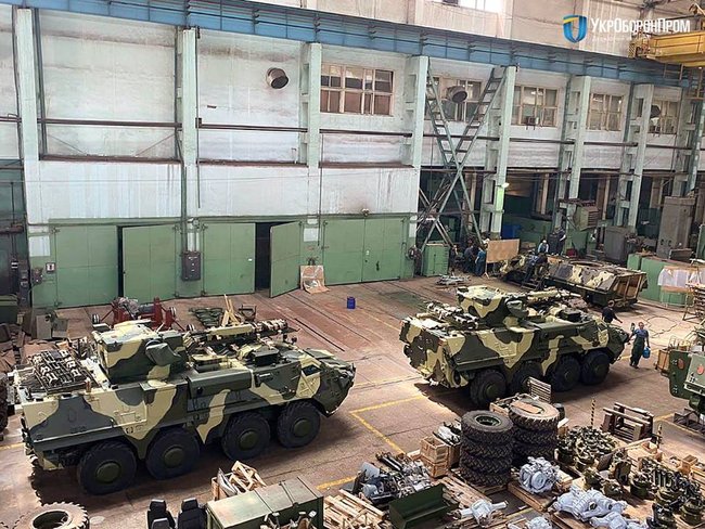 Четыре новых бронетранспортера БТР-4Е переданы ВСУ, - Укроборонпром 02