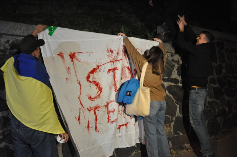 Russia+Iran new axis of evil: у Києві пікетували посольство Ірану через постачання зброї Росії 26