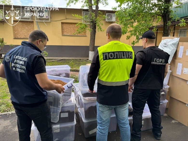 Два нелегальних тютюнових бізнеси викрито у Харкові