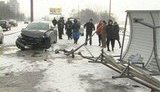 В Киеве женщина на "Митсубиси" разнесла остановку с людьми. Родственники пострадавших едва не устроили самосуд. ФОТОрепортаж