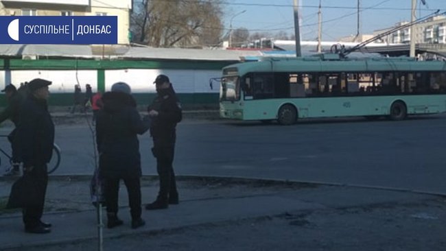 Сотрудники рынка из-за карантина перекрыли дорогу в Северодонецке 03