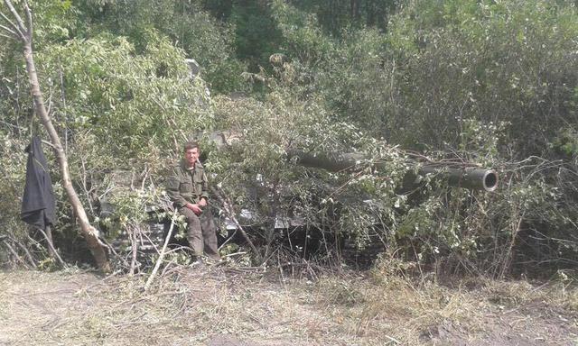 "Спасибі за те, що вручаєте ордени молодим хлопцям, простим солдатам". Бійці, які відзначилися на Донбасі, стали Народними героями України 12
