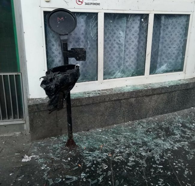 Невідомий предмет вибухнув біля входу на станцію метро Шулявська в Києві, 1 особу госпіталізовано, - Нацполіція (оновлено) 01