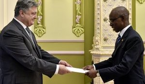 Руанда, Сенегал, Шри-Ланка и Эфиопия отказались от назначения послов по совместительству с РФ. Порошенко принял верительные грамоты. ФОТОрепортаж