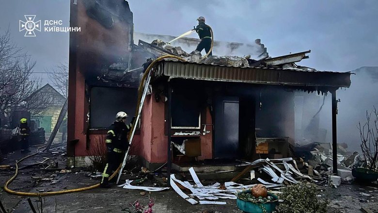 Нічні обстріли на Київщині: постраждалі, завали та допомога рятувальників