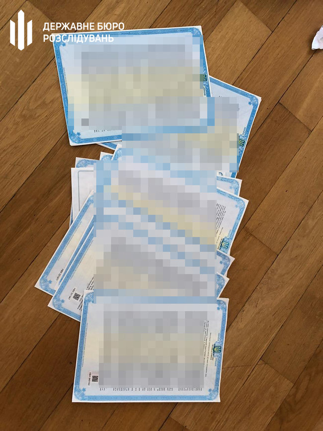 В Одессе группа мошенников во главе с экс-полицейским завладела 19 квартирами, - ГБР 04 В Одессе группа мошенников во главе с экс-полицейским завладела 19 квартирами, - ГБР 04