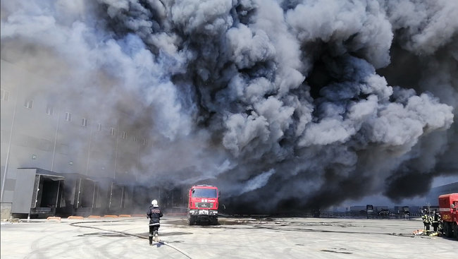 На складських приміщеннях в Одеській області виникла масштабна пожежа, - ДСНС 01