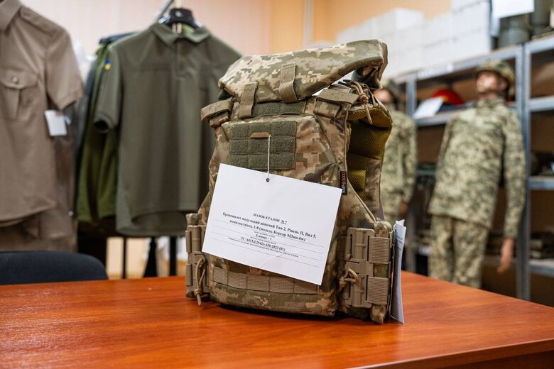 Міноборони затвердило другий зразок бронежилету для військовослужбовиць 01
