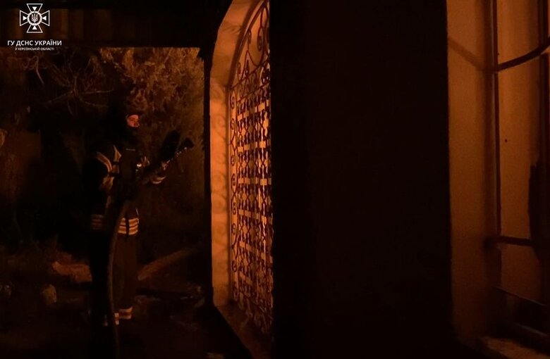 Через ворожий обстріл у Антонівці на Херсонщині горів житловий будинок, - ДСНС 02
