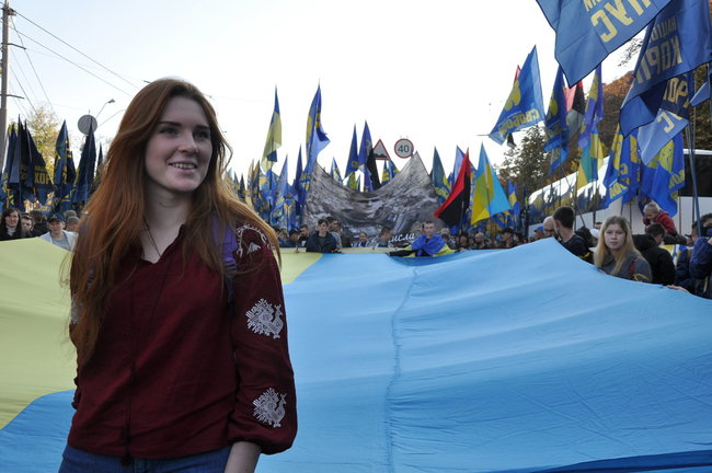 Националисты провели в центре Киева Марш УПА 15
