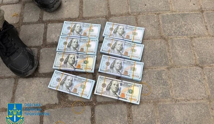 Українці найчастіше називають корупцію як перепону на шляху до щасливого майбутнього в ЄС, - опитування