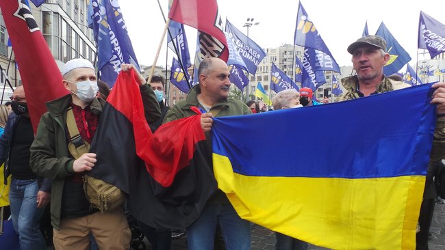 Участники акции Стоп реванш протестовали у дома Зеленского 03
