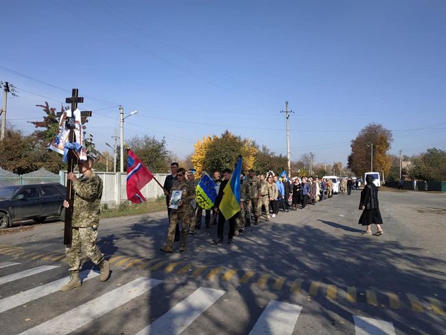 С воином 1-й ОТБр Андреем Бойко, погибшим в районе Марьинки от пули вражеского снайпера, простились в Лубнах 02