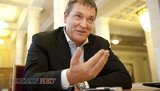 "Вы подметать будете на улице", - Колесниченко скандалит в аэропорту. ВИДЕО