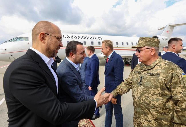 Участники саммита Крымской платформы начали прибывать в Украину: первым прилетел премьер Грузии Гарибашвили 01 Участники саммита Крымской платформы начали прибывать в Украину: первым прилетел премьер Грузии Гарибашвили 01