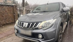 Водій з дружиною напали на прикордонників