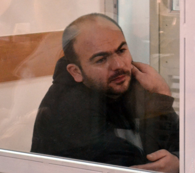 Суд заарештував усіх трьох підозрюваних у нападі на одеського активіста Михайлика без права виходу під заставу 08