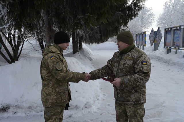 Военнослужащие Харьковской радиотехнической бригады получили государственные награды за бои под Авдеевкой 02