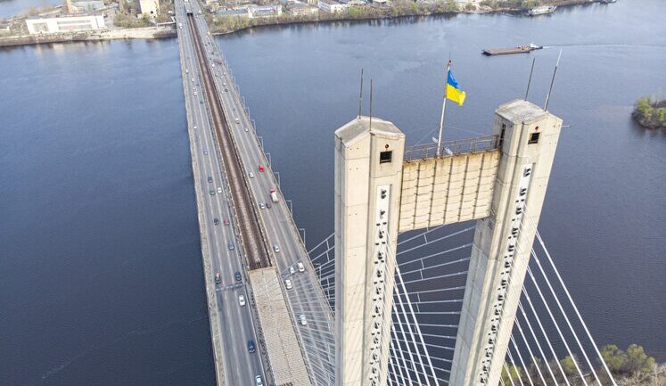 Рух Південним мостом у Києві обмежать під час повітряних тривог. Як курсуватиме транспорт?. КАРТА
