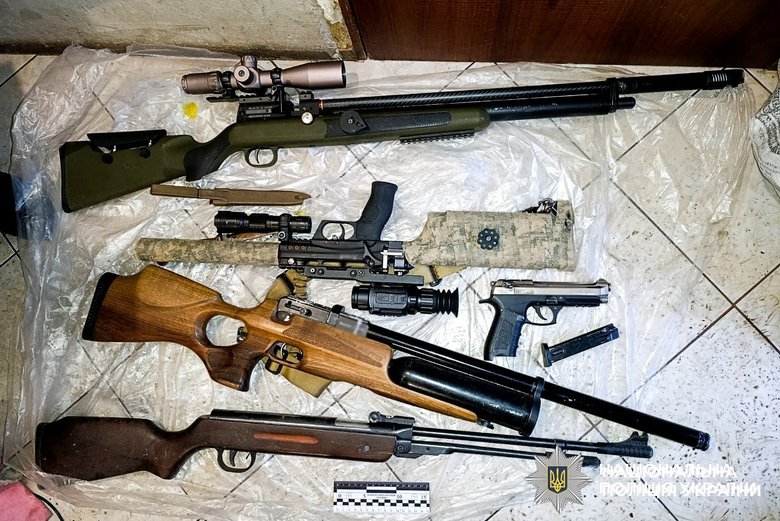 Викрав авто на полігоні та стріляв у поліцейських