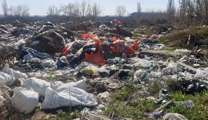 У селі Гора на Київщині горіло звалище, місцеві жителі кажуть, що сміття туди вивозить сільський голова незаконно. ВІДЕО+ФОТОрепортаж