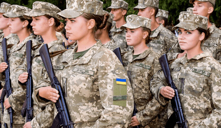 В Минобороны определили, кто из женщин должен стать на военный учет