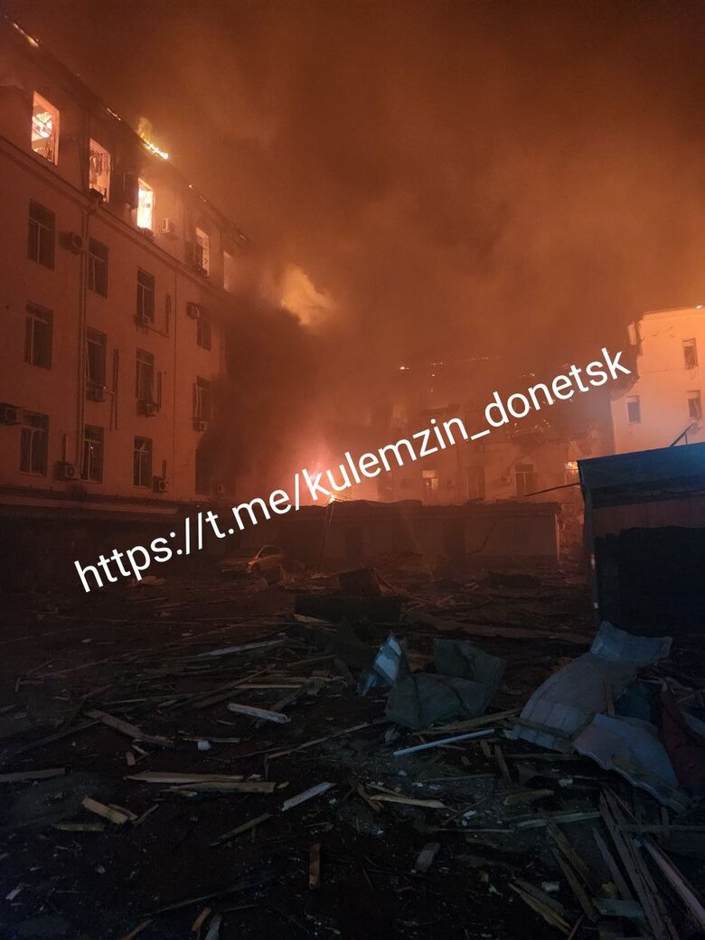 Окупанти заявляють про обстріл Донецька, палає приміщення управління залізниці 04