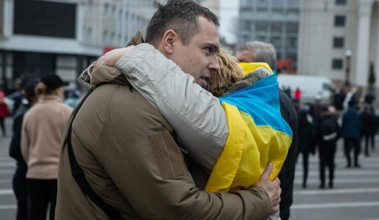 Роман Костенко: "Багато хто з професійних російських командирів сьогодні вже на концерті Кобзона. Тому справи у росіян набагато гірші"