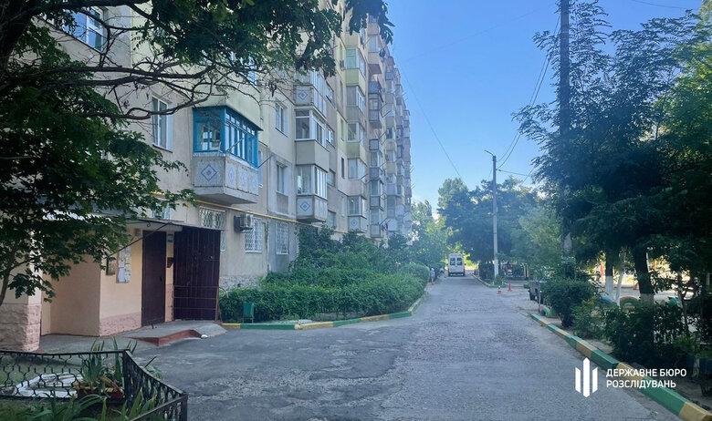 Поліцейський двічі переїхав жінку в Білогород-Дністровському на Одещині й втік. Жінка померла 01