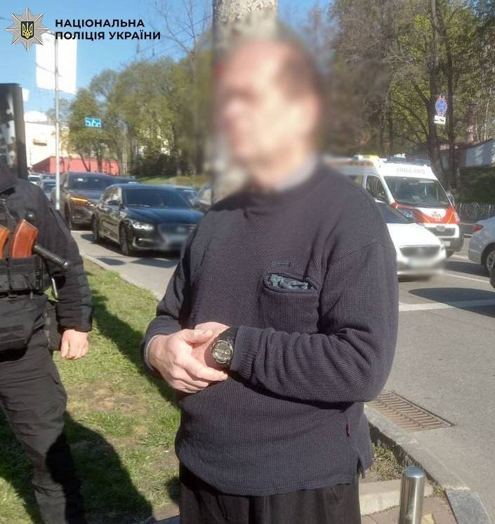 мужчина с ножом гулял по Киеву