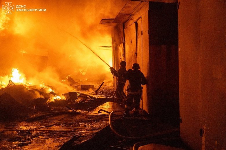 Пожежа на ринку Хмельницького через падіння російського безпілотника
