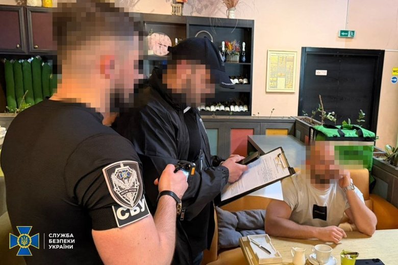 Двух должностных лиц БЭБ Украины уличили во взяточничестве