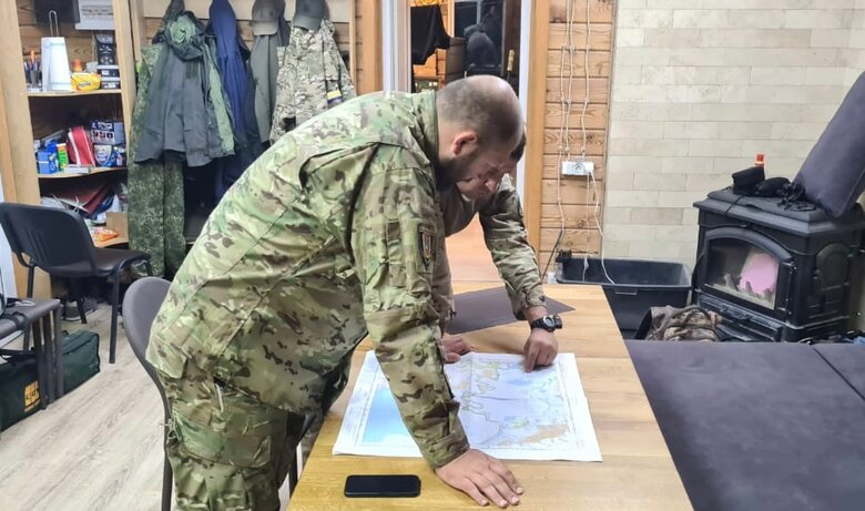 Командир батальйону Цунамі Олександр Гостіщев: На Херсонщині нам траплялися орки, які перевдягнулися в цивільне 06 Командир батальйону Цунамі Олександр Гостіщев: На Херсонщині нам траплялися орки, які перевдягнулися в цивільне 06