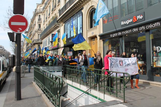 акция париж марш