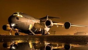 Британские C-17 доставили в Украину противотанковое оружие. Самолетам пришлось облетать Германию